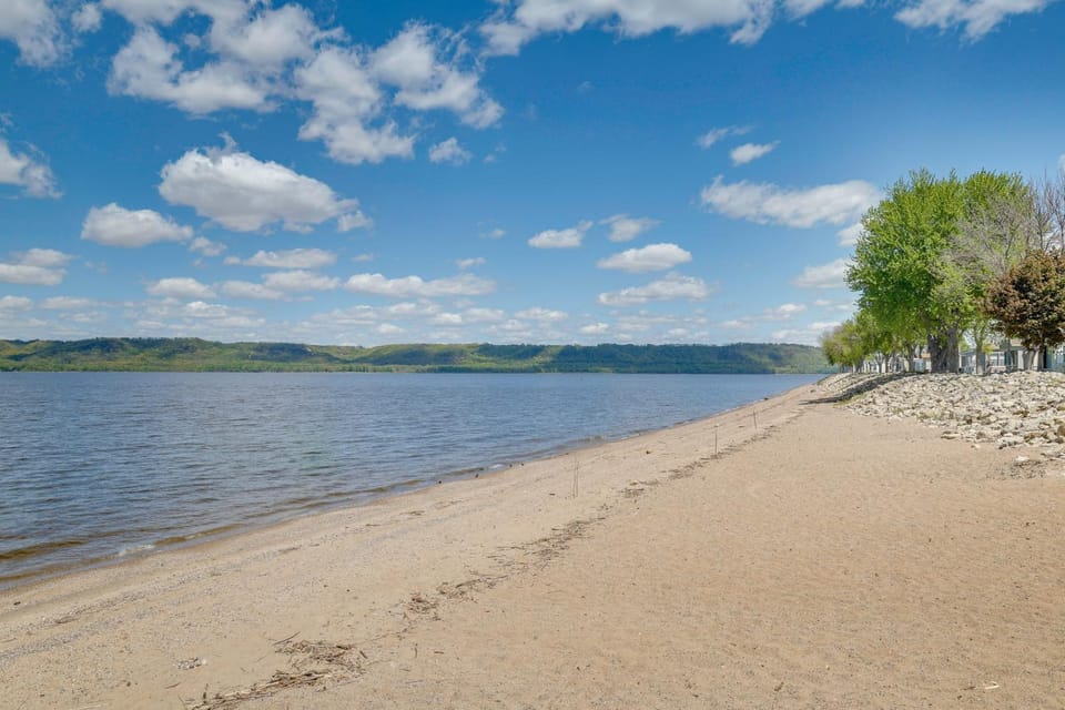 Steps to Lake Pepin, Beach! Charming Home w/ Patio House in Lake Pepin