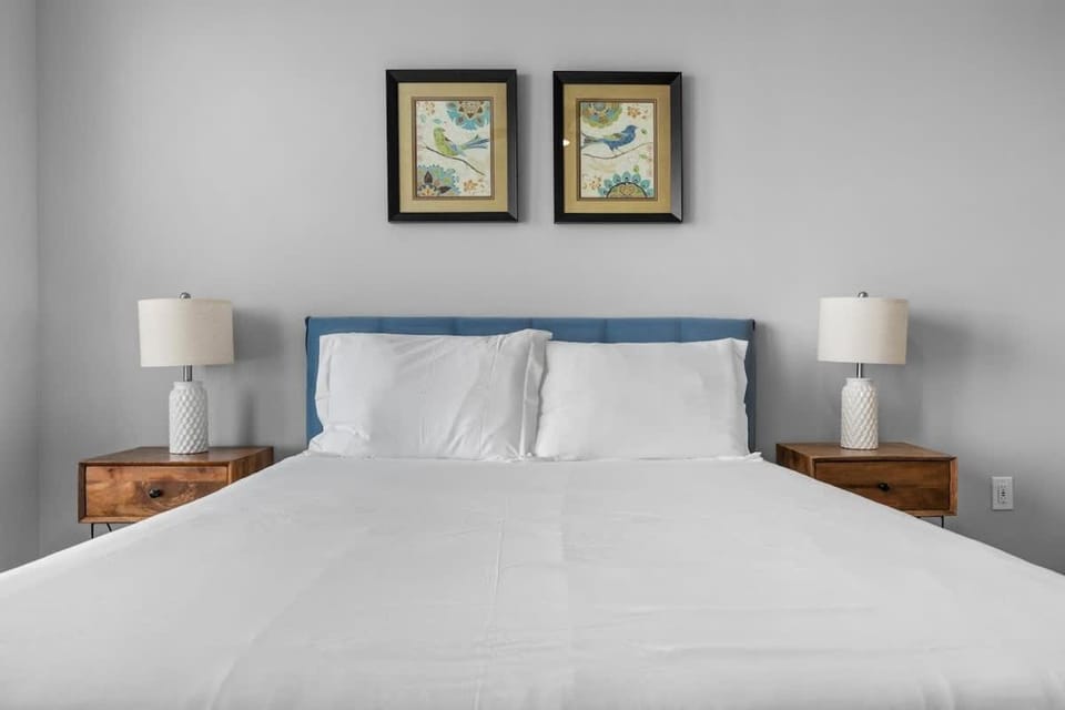 Stylish 2BR Near Sylvan Park- Music City Views Apartment in Nashville