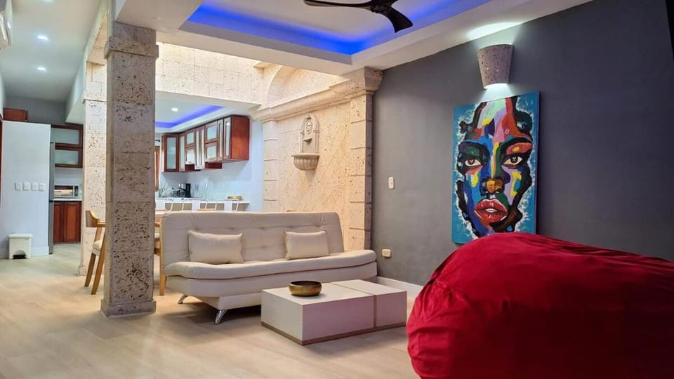 Walled City Visitors Ok 5 bedroom with Jacuzzi Apartment in Cartagena