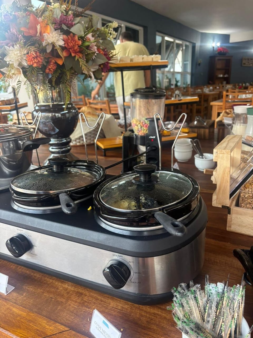 Restaurant/places to eat, Buffet breakfast