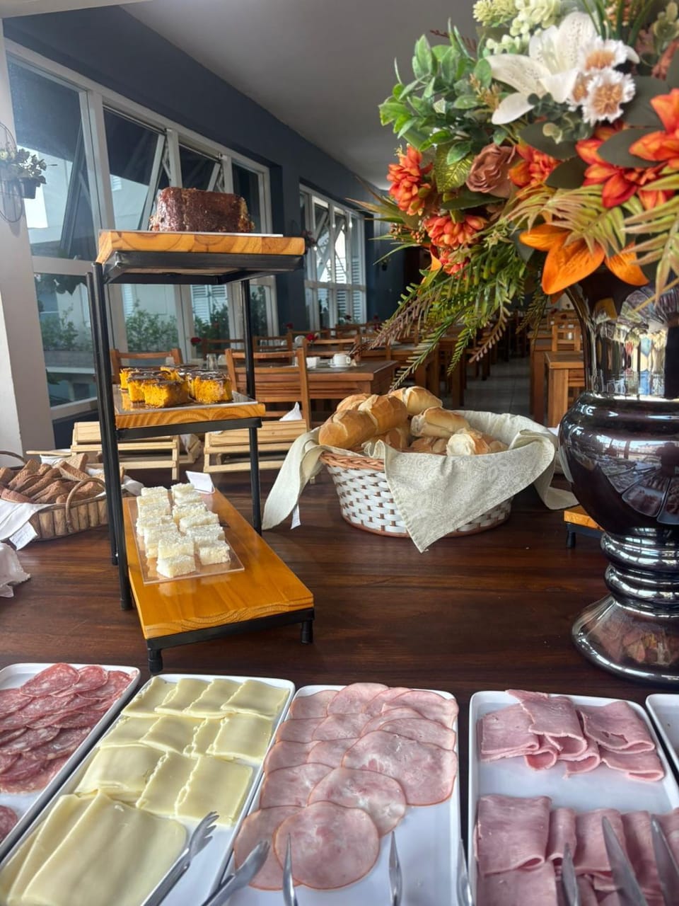 Restaurant/places to eat, Buffet breakfast