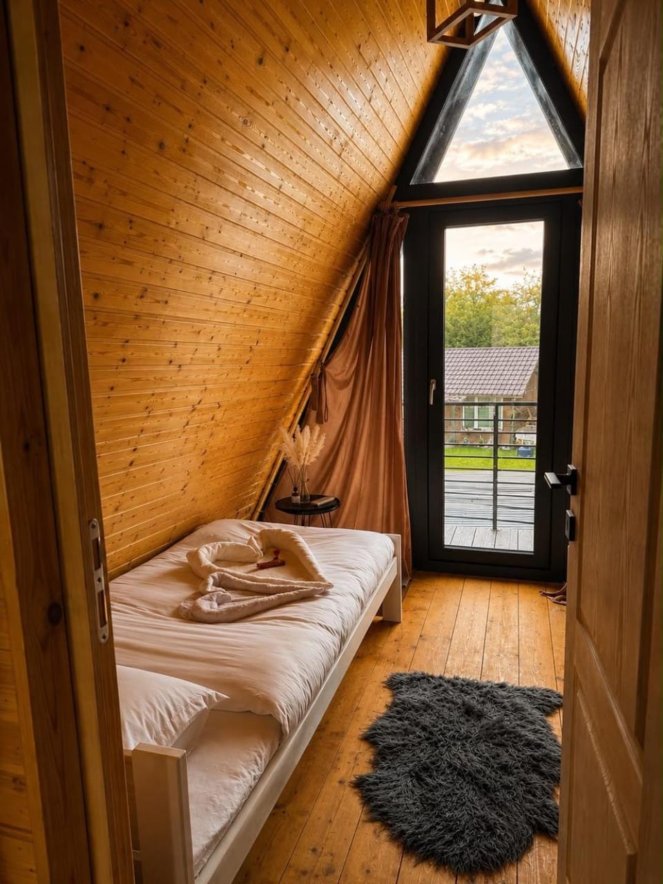 Bed, Photo of the whole room, Bedroom, towels