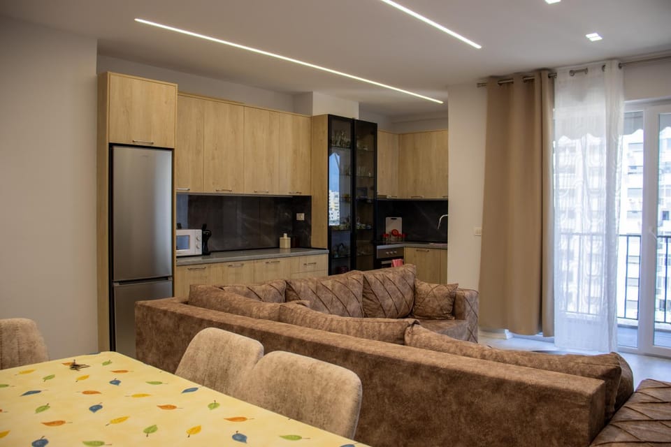 Kitchen or kitchenette, oven