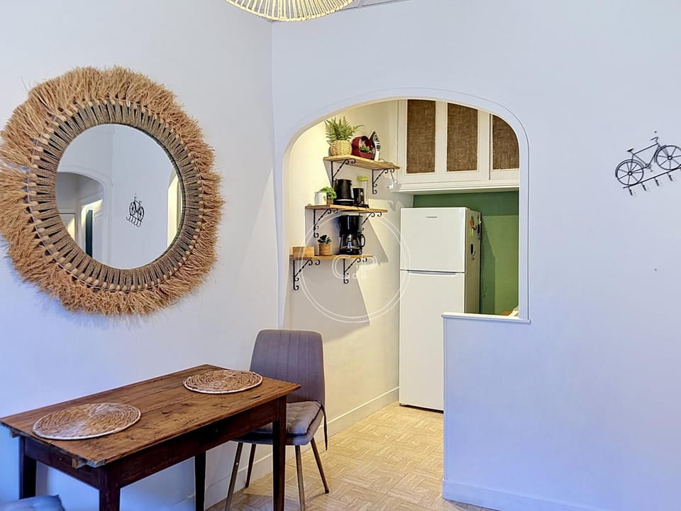 Dining area, kitchen
