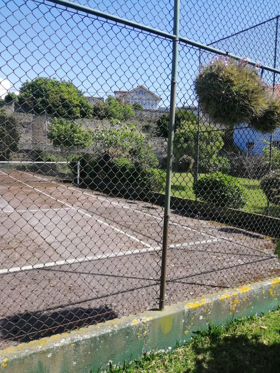 Garden, Tennis court