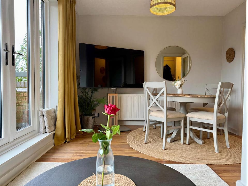 TV and multimedia, Dining area