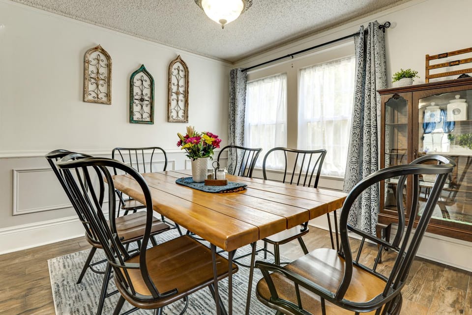 Walk to Stetson and Historic Downtown DeLand! House in DeLand