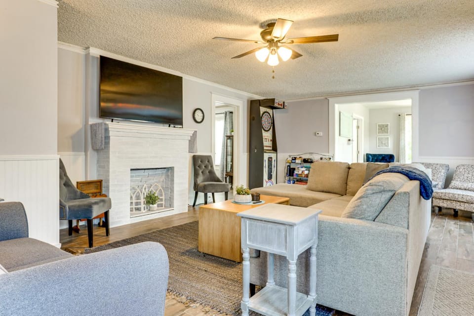 Walk to Stetson and Historic Downtown DeLand! House in DeLand