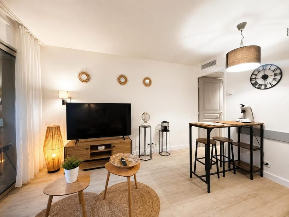 Le Solea T2 à Cannes beach, Piscine et Mer à 50M Apartment in Cannes
