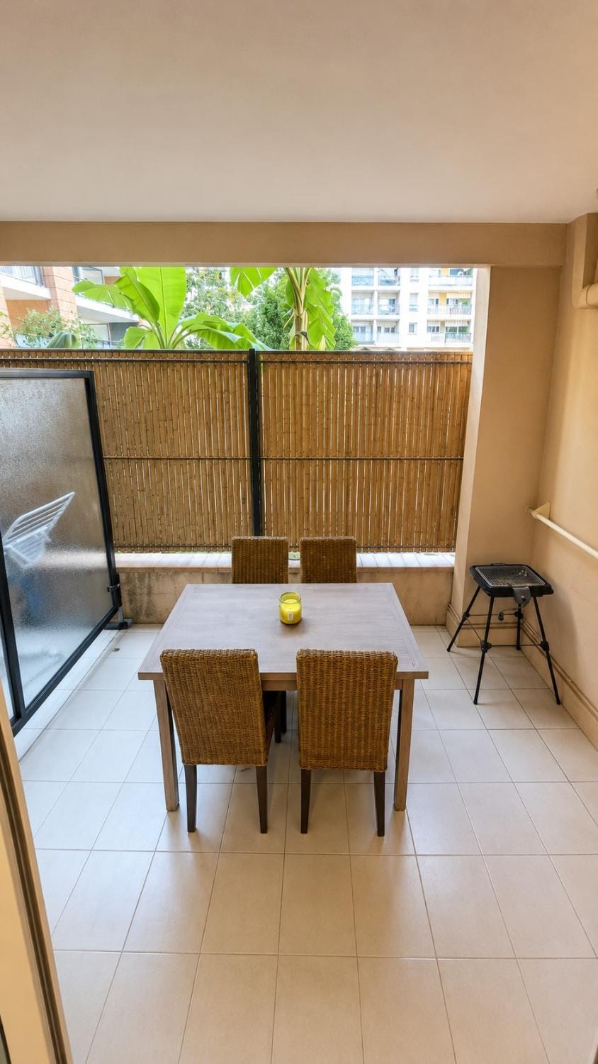 Le Solea T2 à Cannes beach, Piscine et Mer à 50M Apartment in Cannes