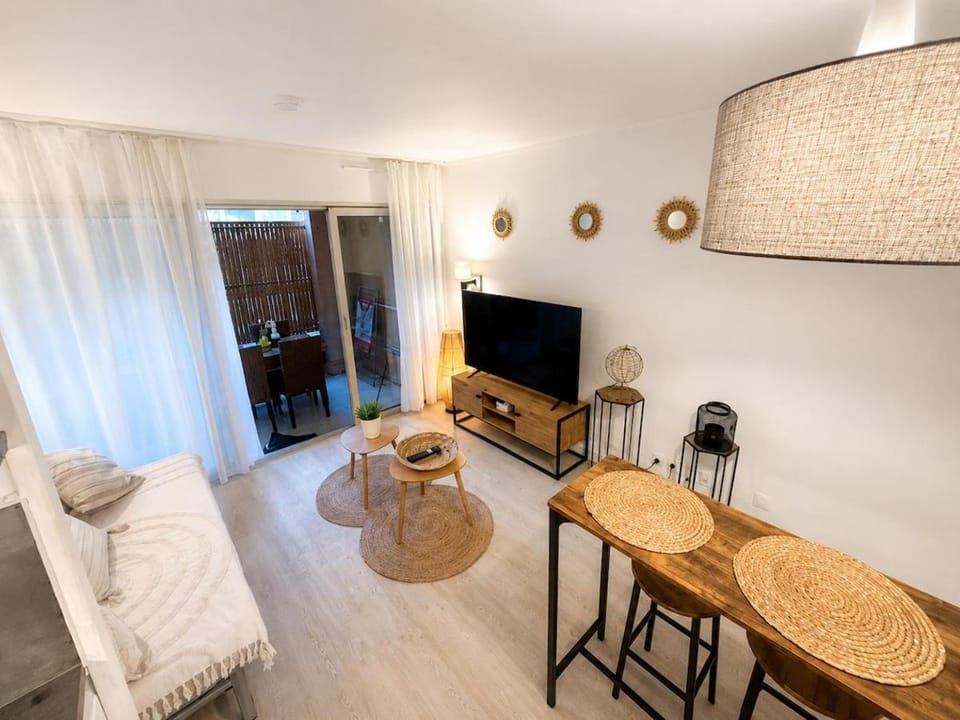 Le Solea T2 à Cannes beach, Piscine et Mer à 50M Apartment in Cannes