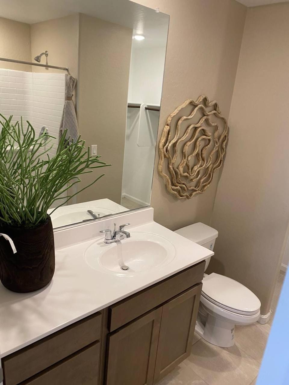 Toilet, towels