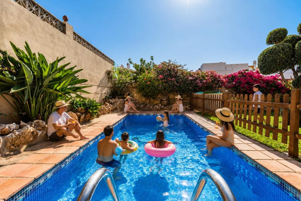 Day, Natural landscape, Garden, Garden view, Pool view, Swimming pool, sunbed