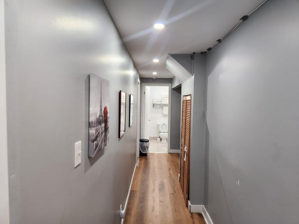 Neat basement with Swimming pool and Gym Apartment in Vaudreuil-Dorion
