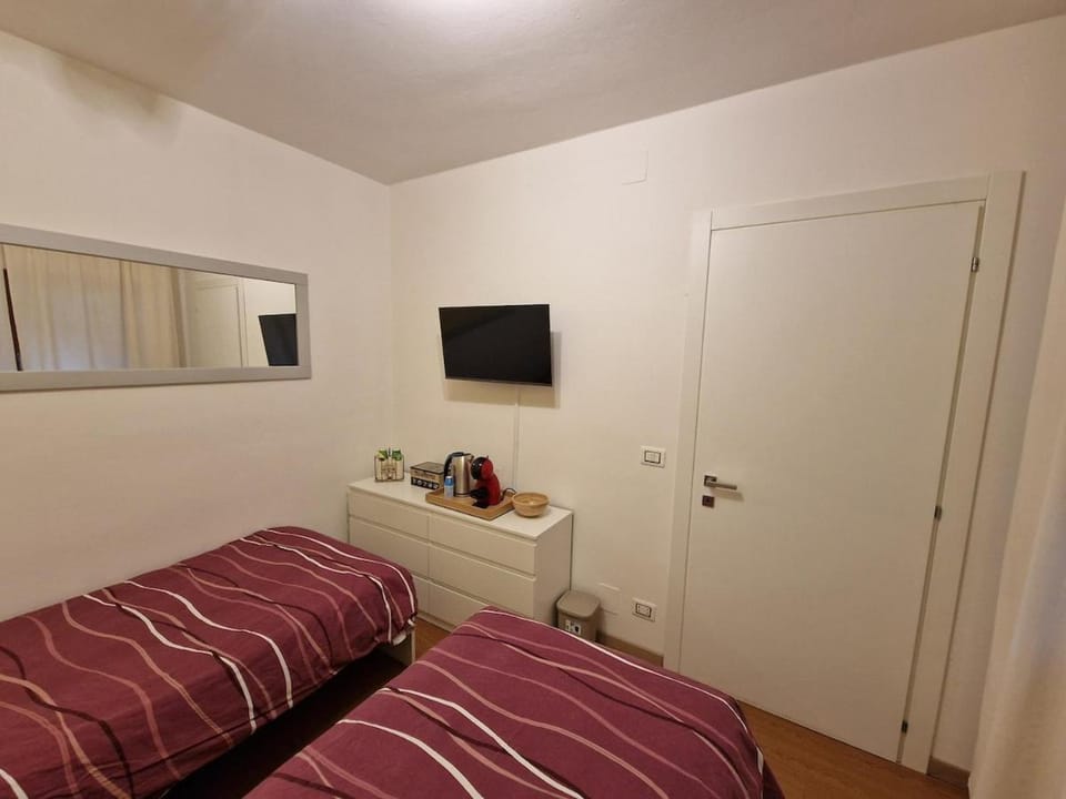 Bed, TV and multimedia, Photo of the whole room, Bedroom, wardrobe