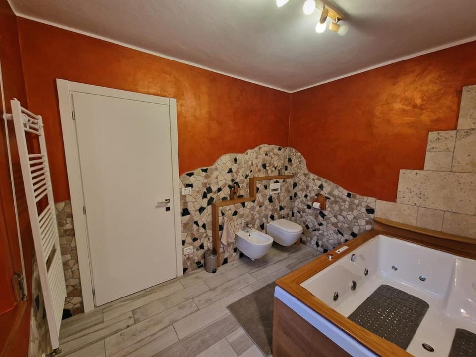 Hot Tub, Bath