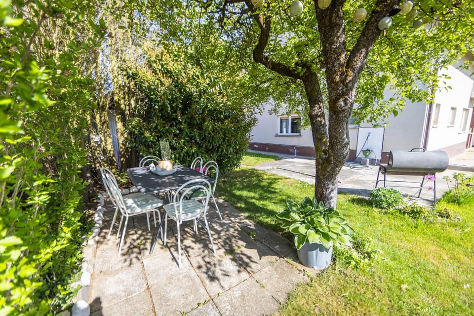 Patio, Day, Natural landscape, Garden, Garden, Balcony/Terrace, Seating area, Garden view