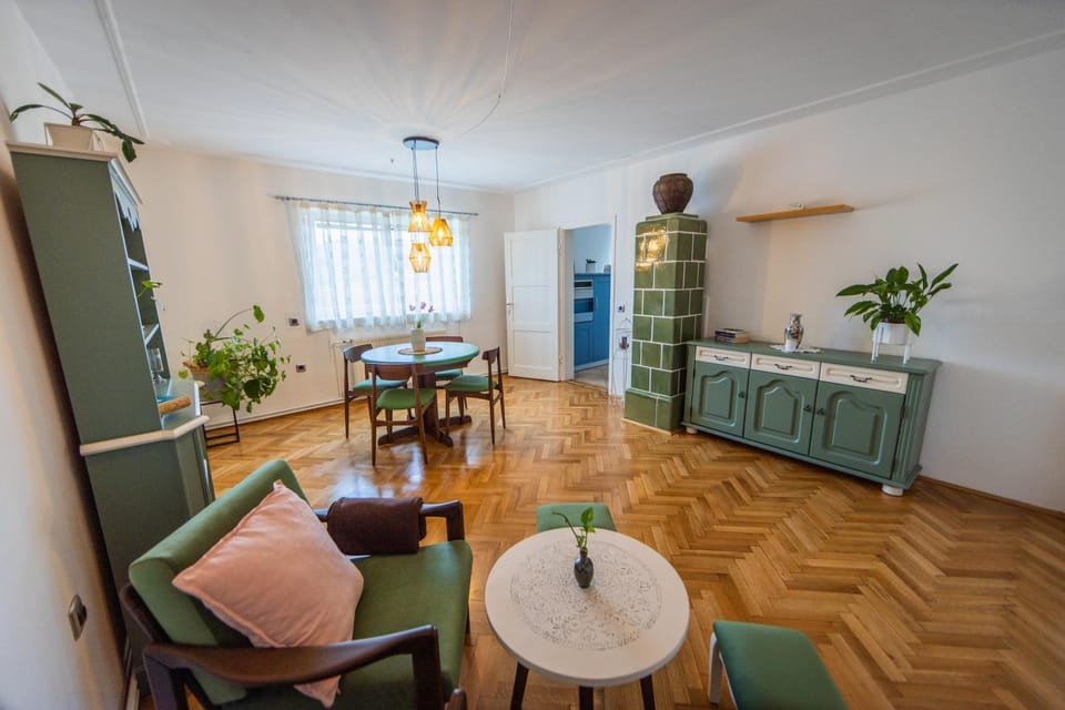Living room, Photo of the whole room, Seating area, Dining area