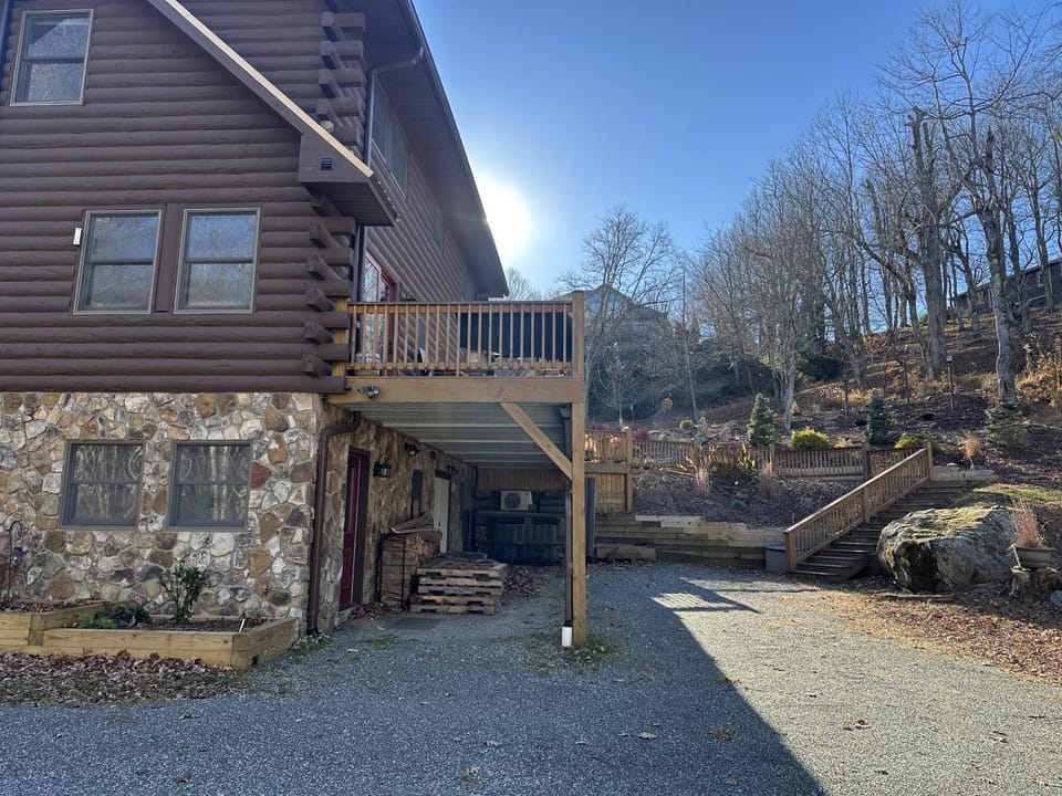 Blowing Rock Haven House in Watauga