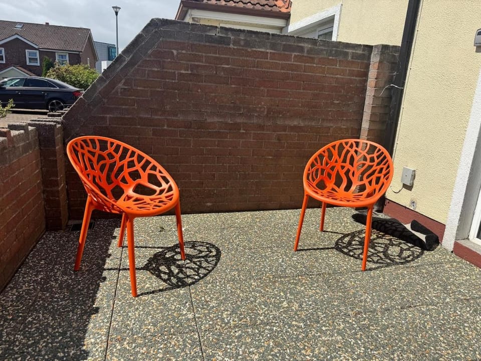 Ground floor 2BR parking x 2 train and bus 5 min Apartment in Galway