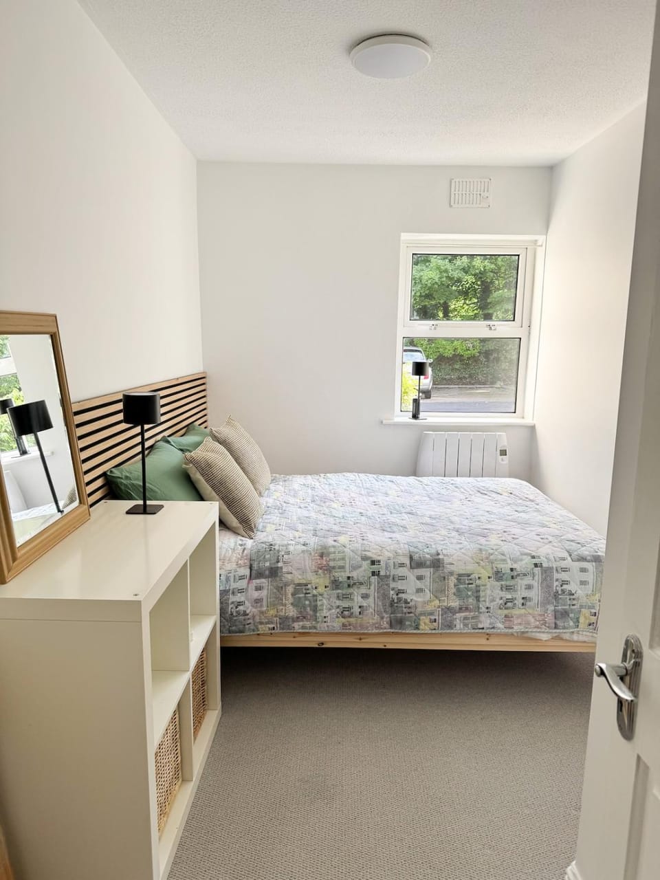 Ground floor 2BR parking x 2 train and bus 5 min Apartment in Galway