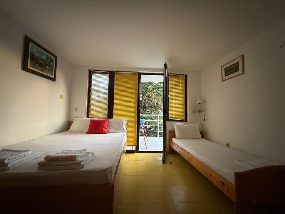 Apartmani Popovic, trokrevetni studio Apartment in Budva Municipality