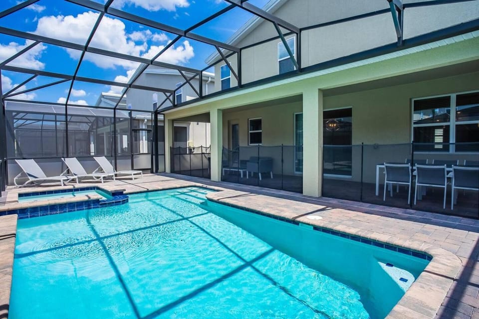 Hot Tub, Swimming pool, sunbed