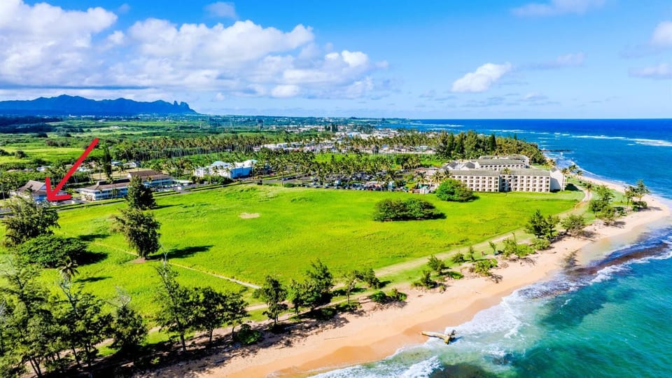 3 min Walk to Beach ! AC ! Garden Unit ! Renovated ! 3 Pools Apartment in Wailua