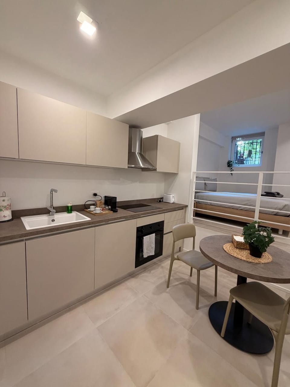 Dining area, kitchen