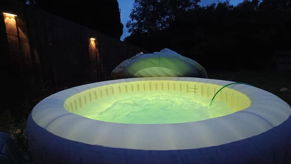 Semi Detached with Hot Tub - Pool Table - Large Garden Apartment in Cardiff