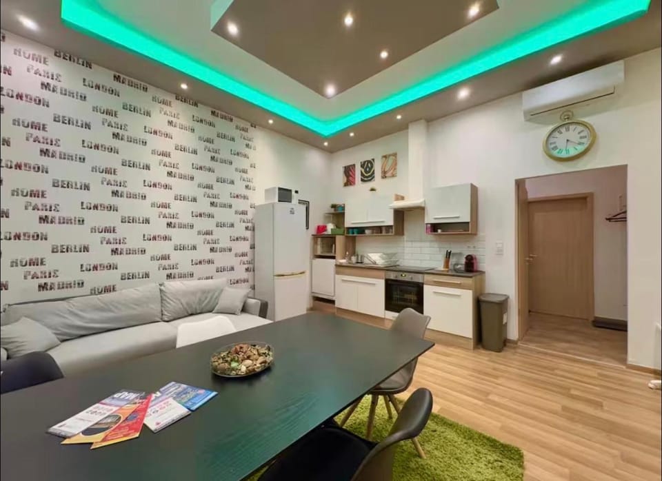 Calvin's Friends Apartment in Budapest