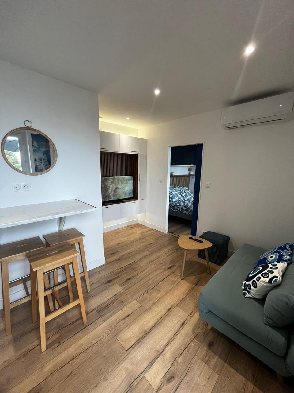 TV and multimedia, Living room, Dining area, air conditioner
