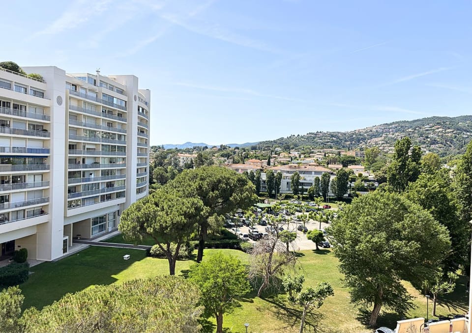 Cannes Marina , Superbe T2 lumineux avec piscine Apartment in Mandelieu-La Napoule