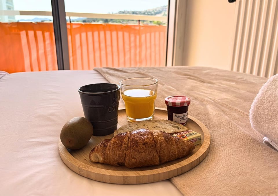 Cannes Marina , Superbe T2 lumineux avec piscine Apartment in Mandelieu-La Napoule