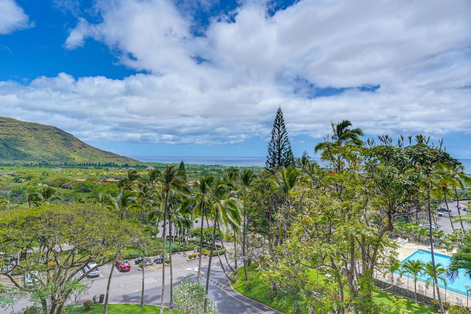 Pool Access, 1 Mi to Makaha Beach! Ocean-View Unit House in Makaha Valley