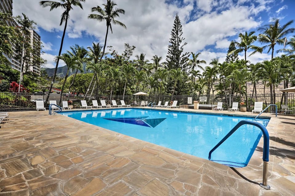 Pool Access, 1 Mi to Makaha Beach! Ocean-View Unit House in Makaha Valley