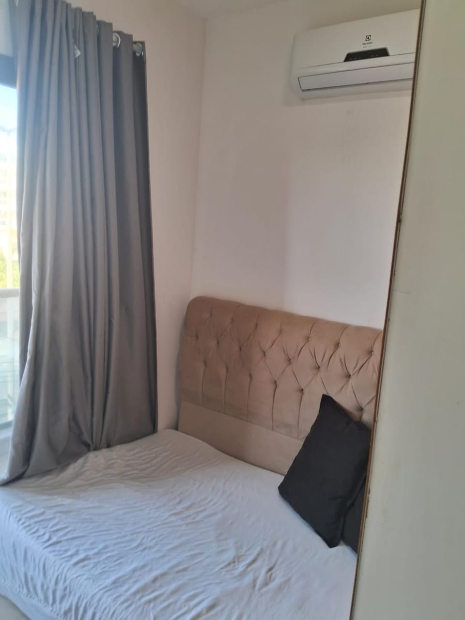 Photo of the whole room, air conditioner