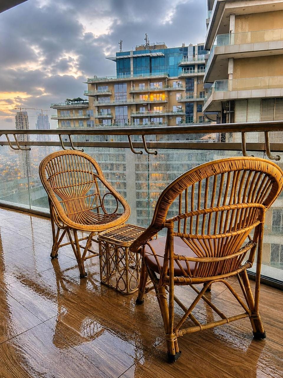 Onex Den Apartment in Noida