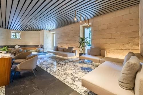 AURA suites by Mercury towers Apartment in Saint Julians