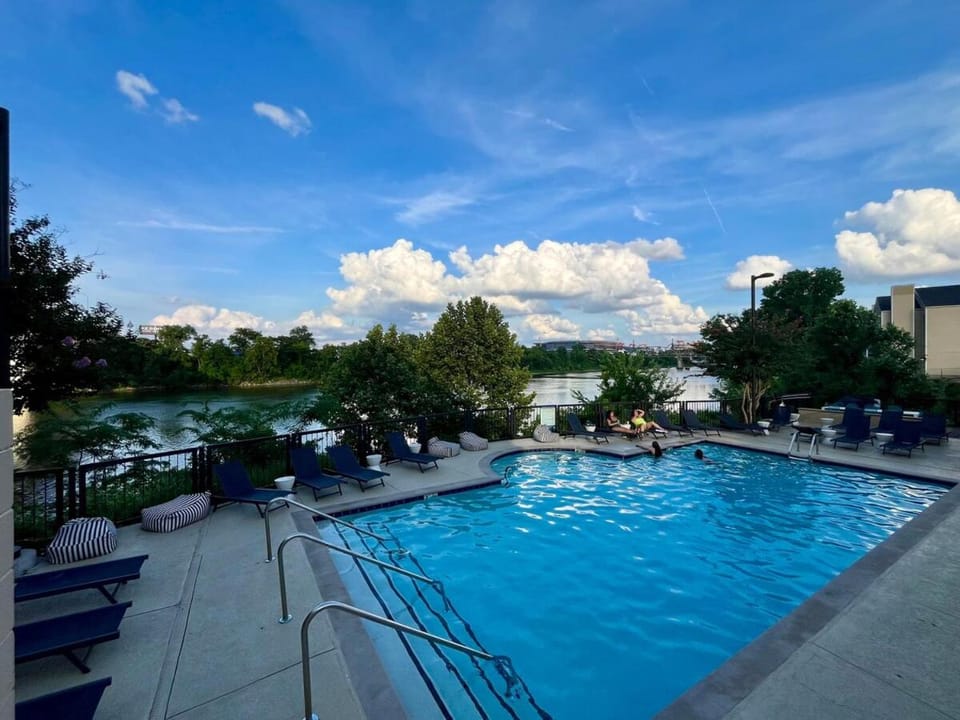 Riverside Rhythm! Waterfront & walk to Broadway! Apartment in East Nashville