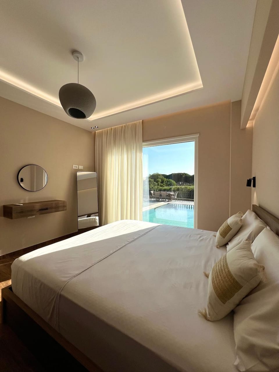 Bed, Bedroom, Pool view