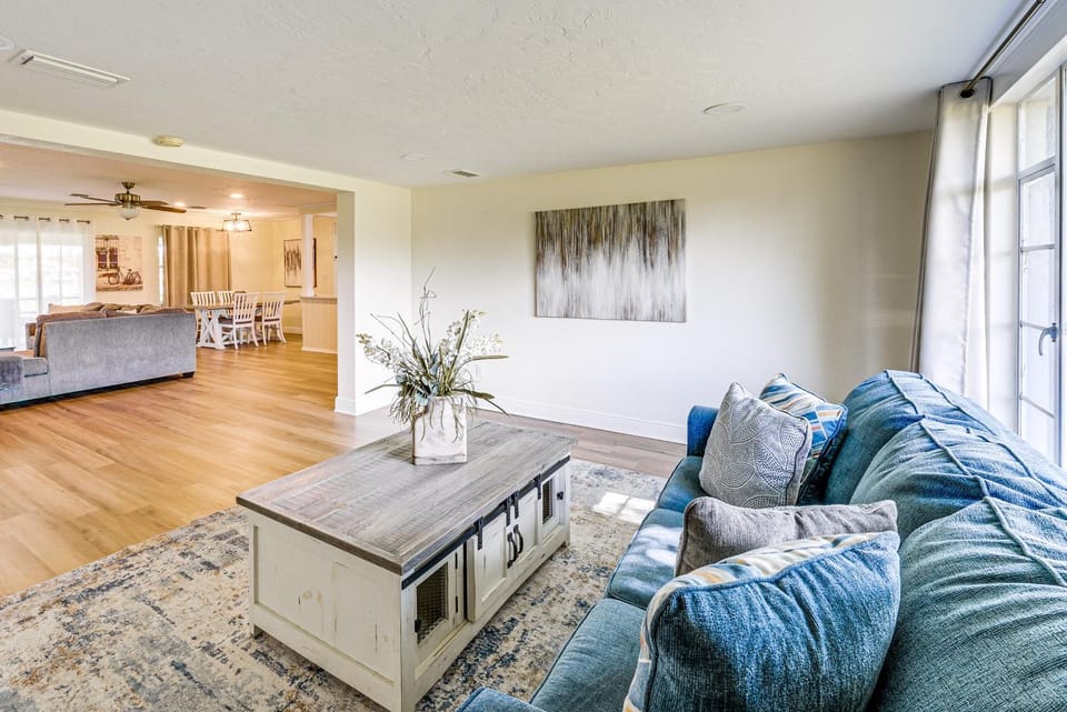 Waterfront Gem 5 Mi to Siesta Key! Bring Your Pet House in Bee Ridge
