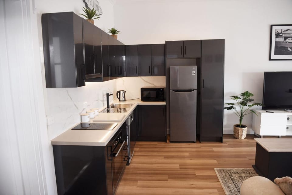 TV and multimedia, Kitchen or kitchenette, dishwasher, oven