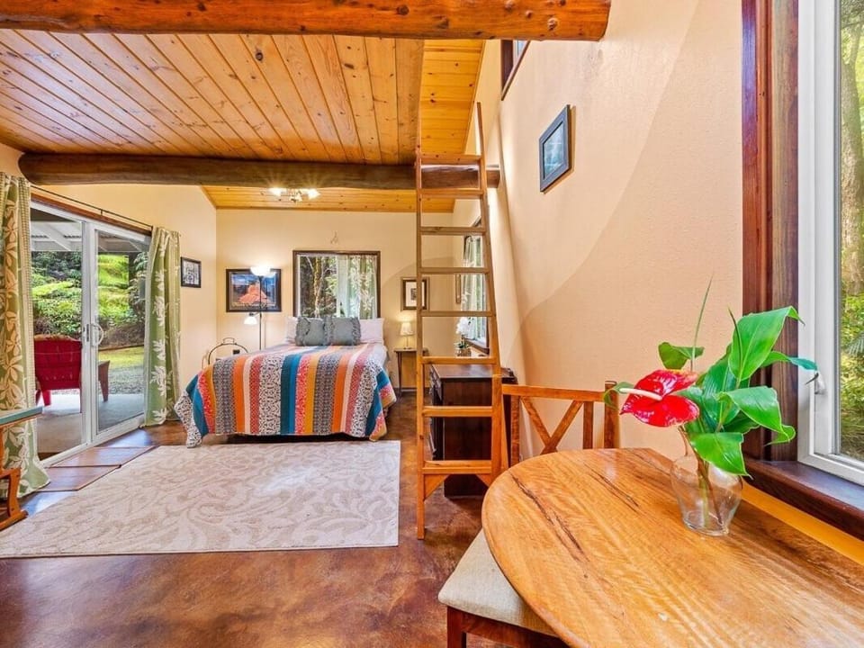 Charming Tiny Cottage 5 min from National Park House in Volcano