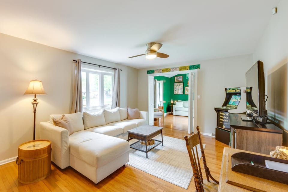 5 Houses to Elizabeth Lake! Family Getaway w/ Yard House in Twin Lakes