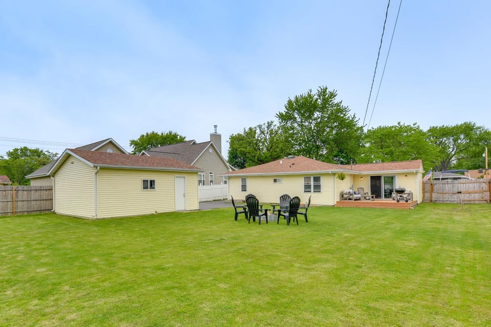5 Houses to Elizabeth Lake! Family Getaway w/ Yard House in Twin Lakes