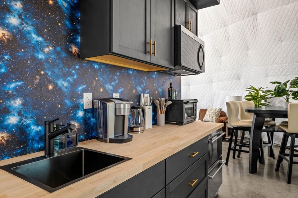 Kitchen or kitchenette