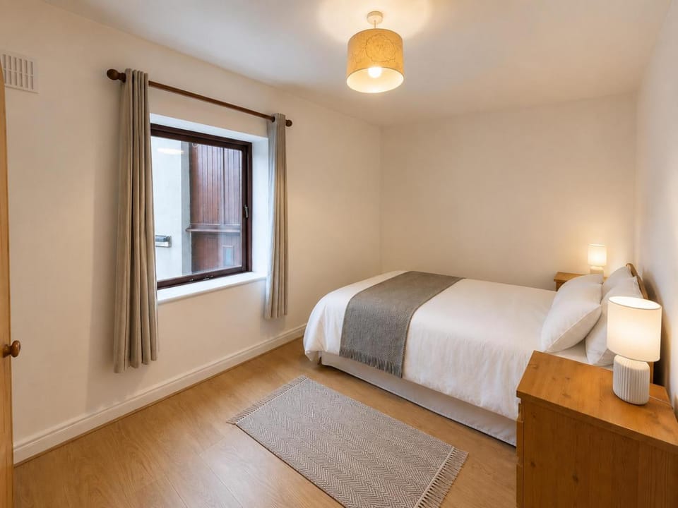 Modern 1BR Stay in Central Cashel Apartment in Co. Tipperary, Ireland
