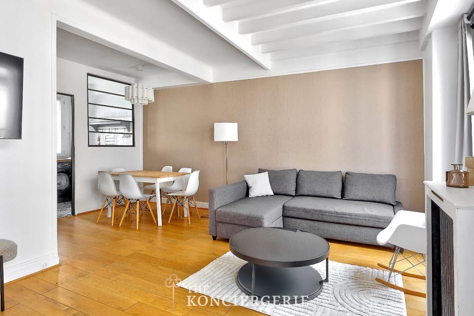 Duplex d'exception avec terrasse et vue parisienne Apartment in Paris