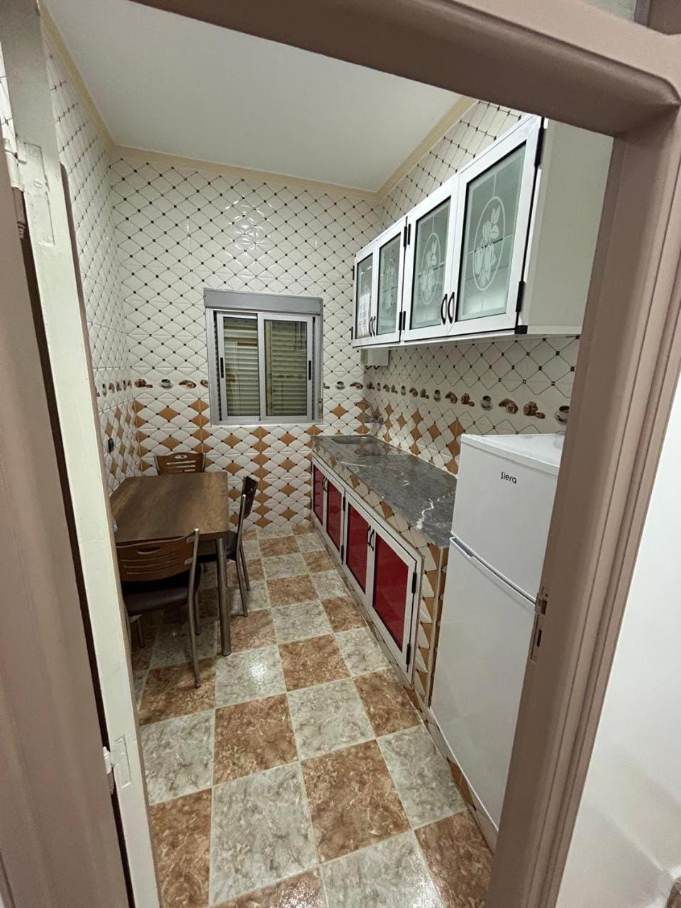 Kitchen or kitchenette, Dining area